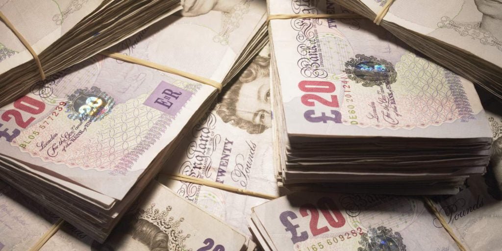 paper notes of 20 great british pounds